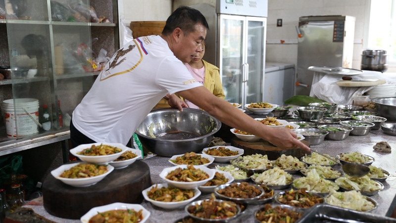 泸县地震 他为近千名受灾群众无偿烧饭