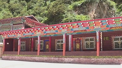 戈德村群众家门口有条收入链