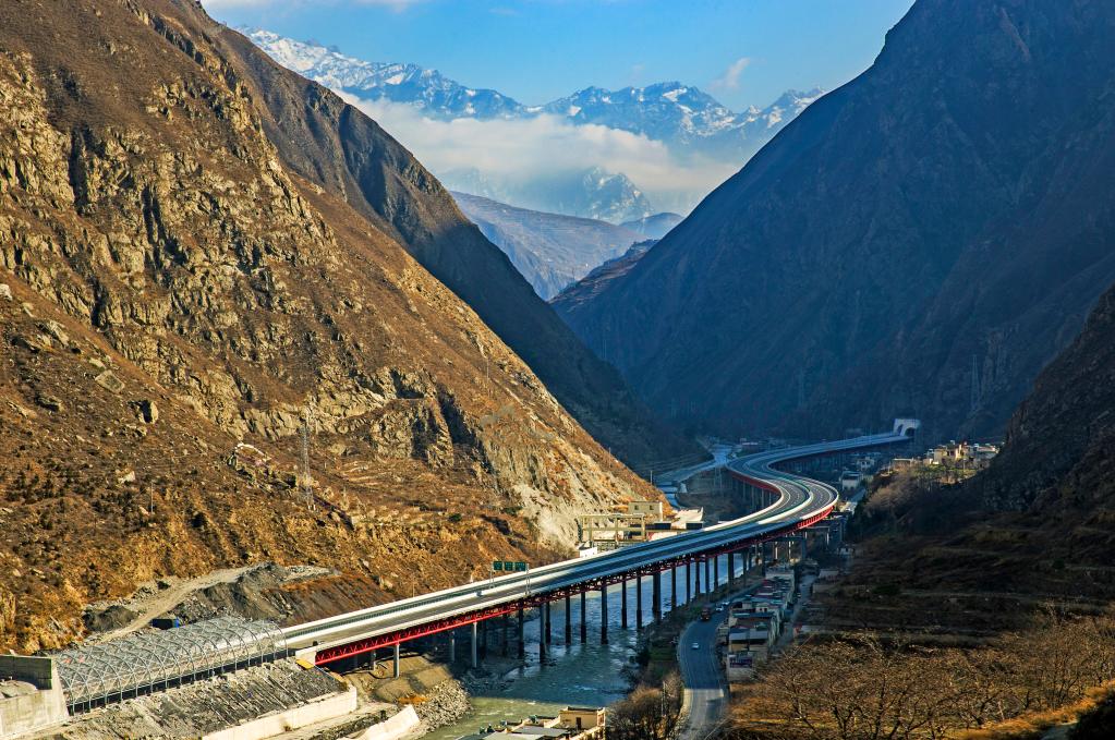 &ldquo;超级工程&rdquo;助力中国西部崛起