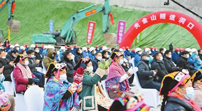 修隧道变&ldquo;翻山&rdquo;为&ldquo;穿山&rdquo; 冬季过夹金山将不再难