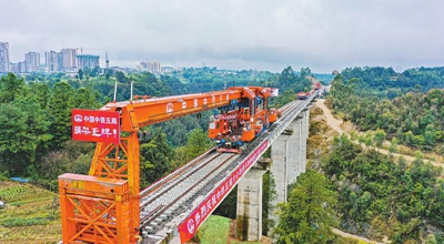 通往北部湾出海口的货运大通道 四川连乐铁路正线轨道贯通