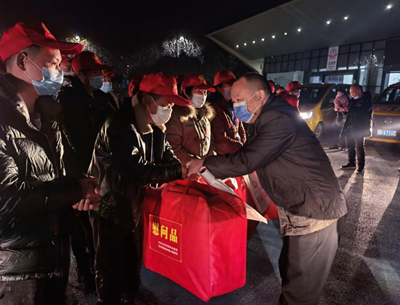 北川迎回首趟农民工返乡专车