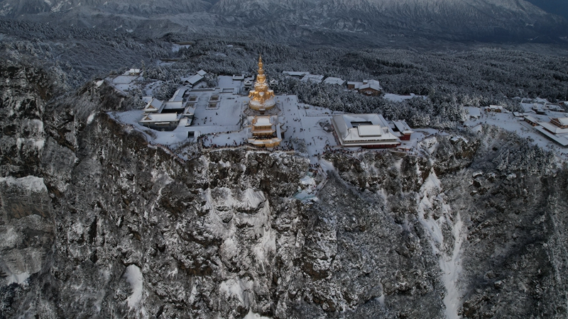 雪后峨眉山 踏雪揽苍茫
