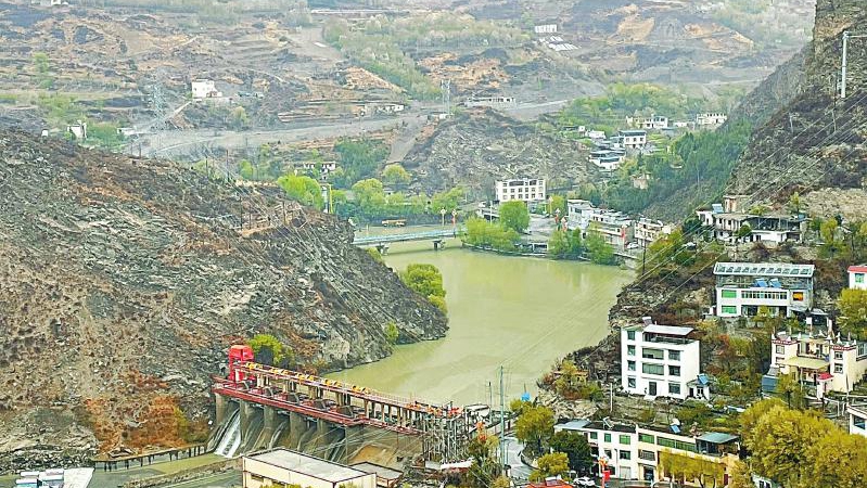 全球首个梯级水光蓄互补电站在川投运